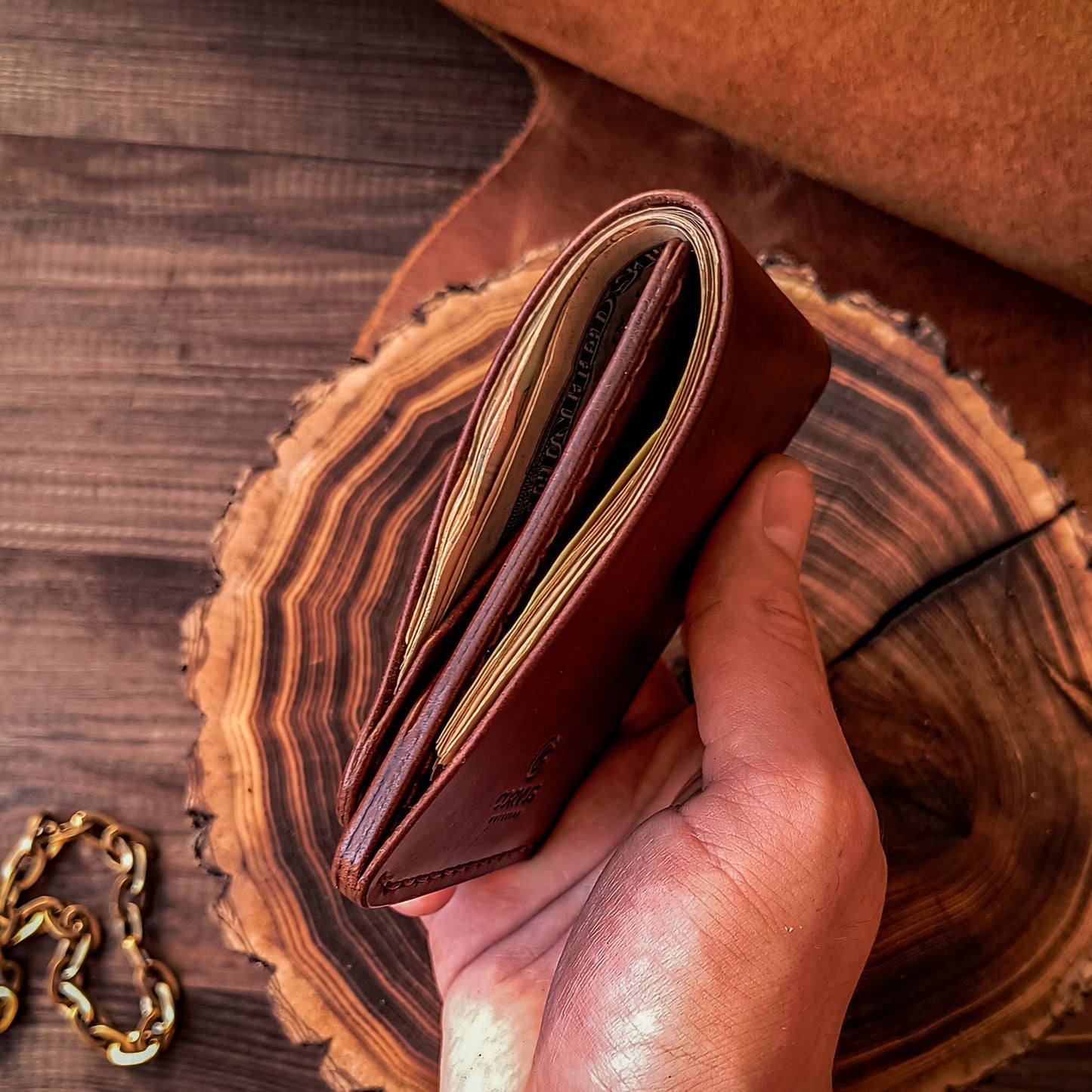 Vertical bifold wallet